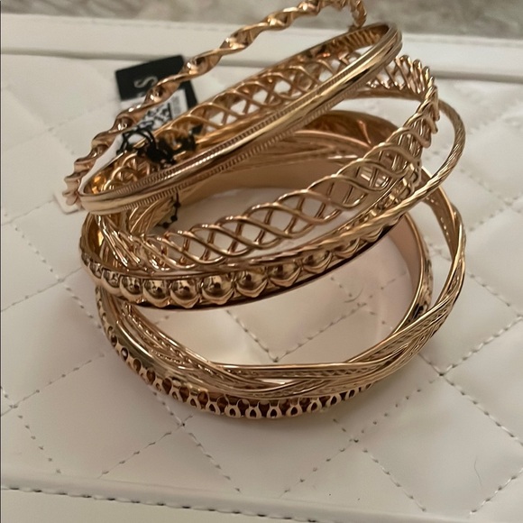 Elegant Gold Bangle Bracelet Set - Picture 1 of 5